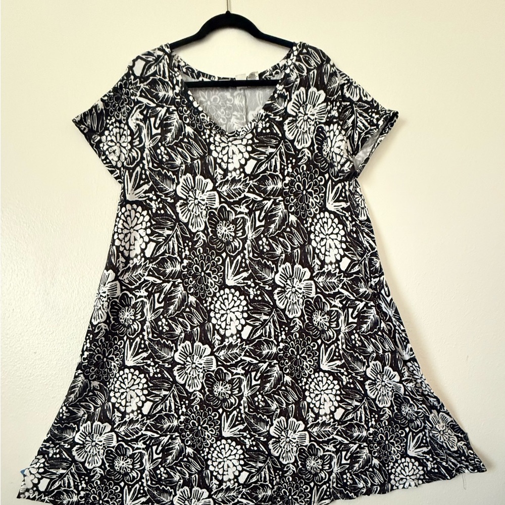 Artisan NY -  Dress , black and white, short sleeve, stretchy, used, size XL